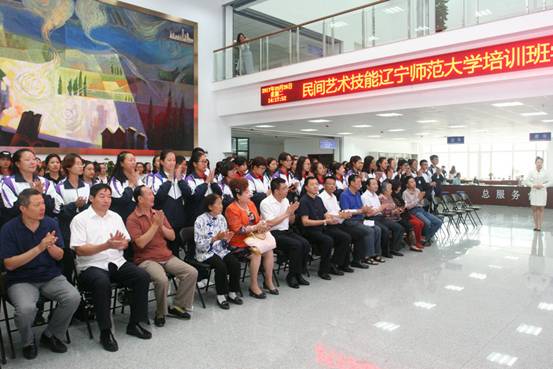 我校举办民间艺术技能澳门十大信誉好的平台培训班学员作品展