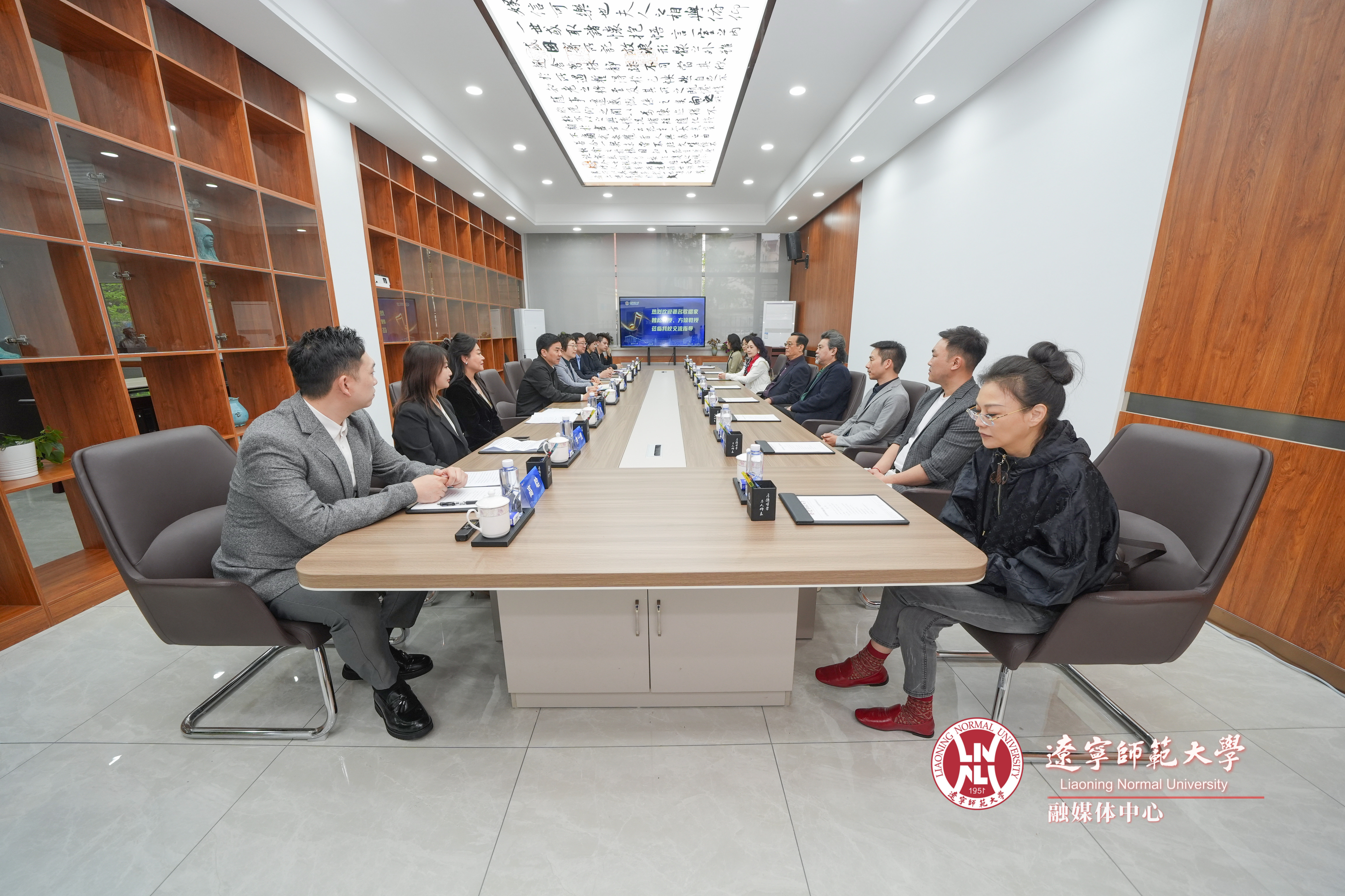著名歌唱家魏松、方琼客座教授聘任座谈会在澳门十大信誉好的平台举行