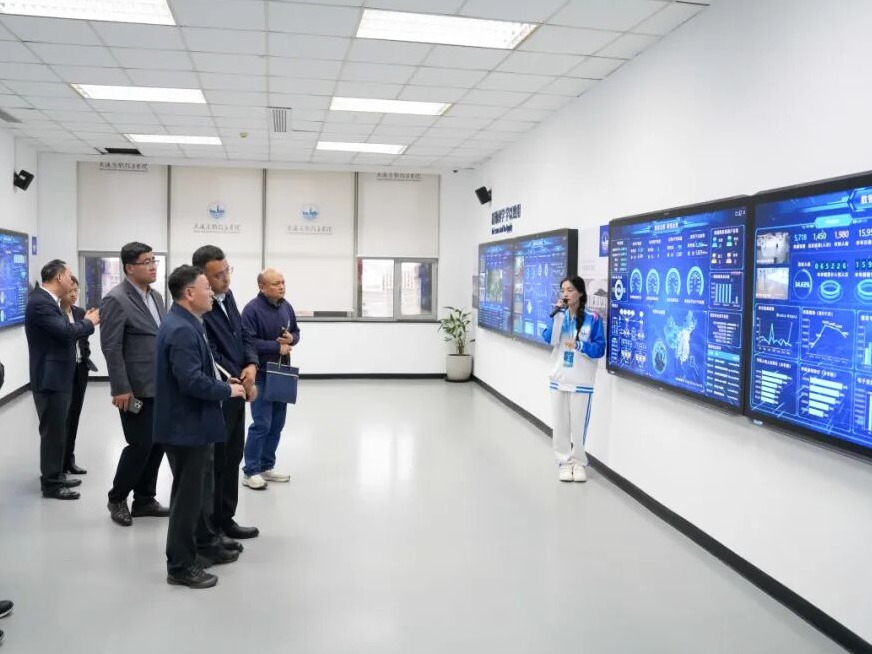 副校长宫利东一行到大连东软信息学院调研交流