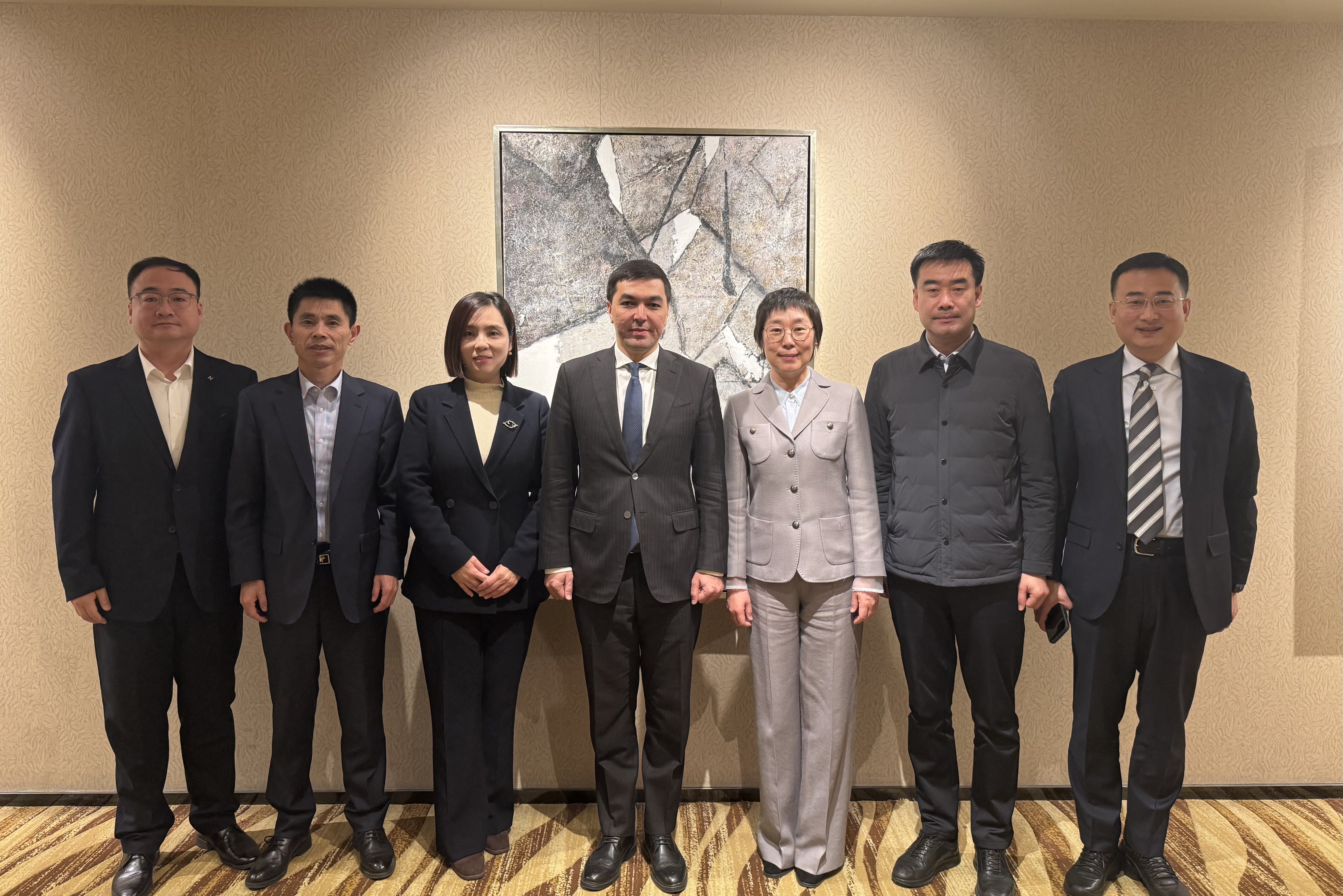 校党委书记刘宏在京会见校友依赫提亚尔·尼亚孜穆拉多夫